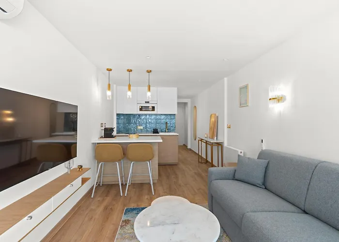 Front De Le Soleil Centre Juan Les Pins Apartment *